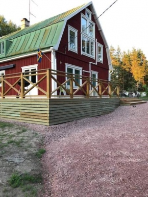 Stor Familjegård i bra läge in Finström